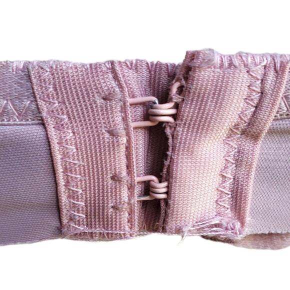 VINCE CAMUTO BRA Sz 36C Underwire Lightly Padded Purple Adj Straps Back Hooking - Picture 3 of 4